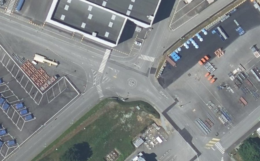 Vue aérienne du Rond-point anonyme n°1326353803