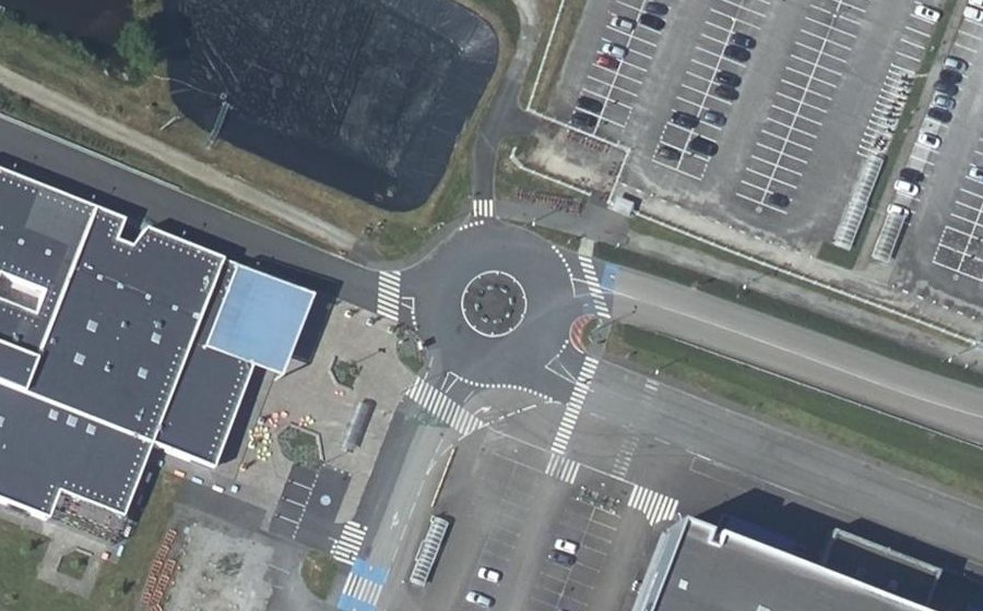 Vue aérienne du Rond-point anonyme n°1326353831