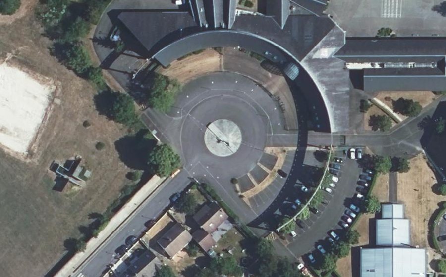 Vue aérienne du Rond-point anonyme n°132668937