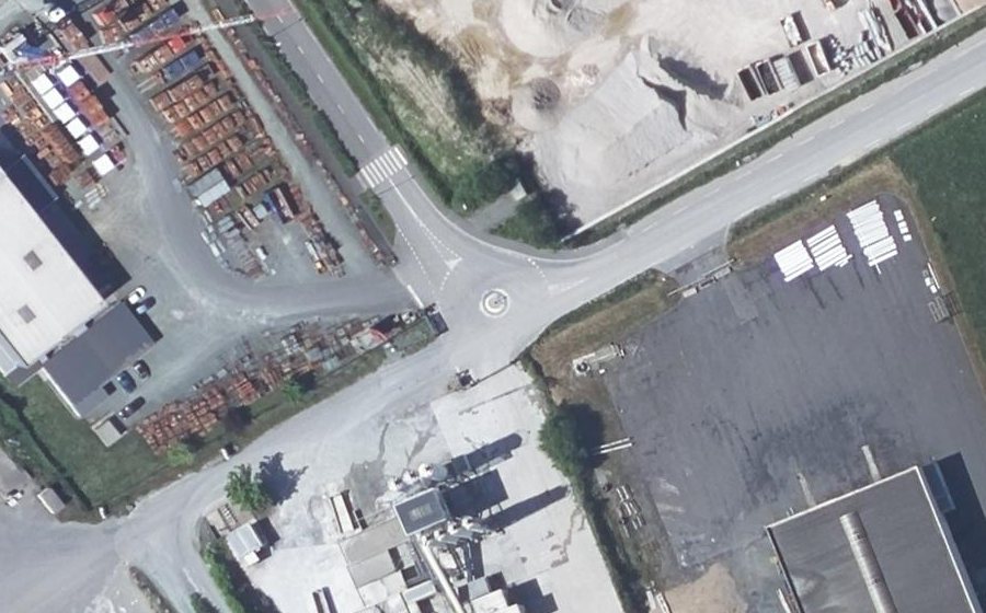 Vue aérienne du Rond-point anonyme n°1327174368
