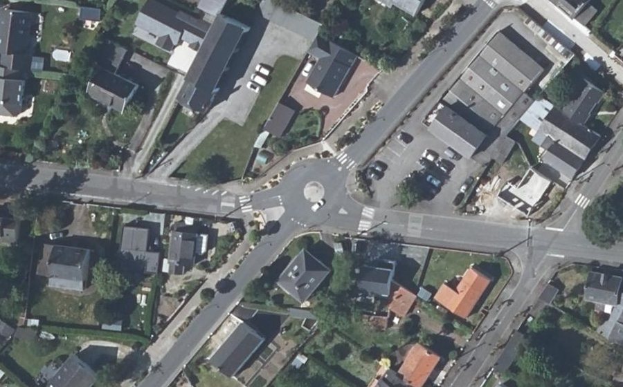 Vue aérienne du Rond-point anonyme n°1327176593