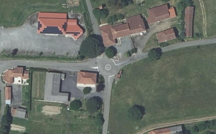 Vue aérienne du Rond-point anonyme n°1327283079