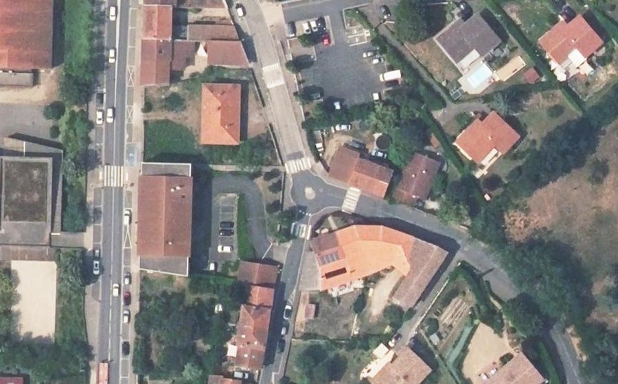 Vue aérienne du Rond-point anonyme n°132728987