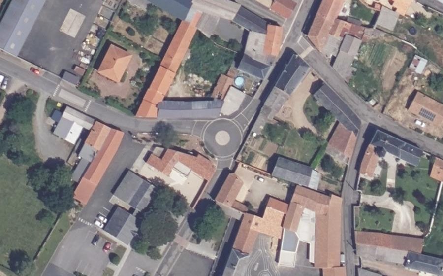 Vue aérienne du Rond-point anonyme n°132741638