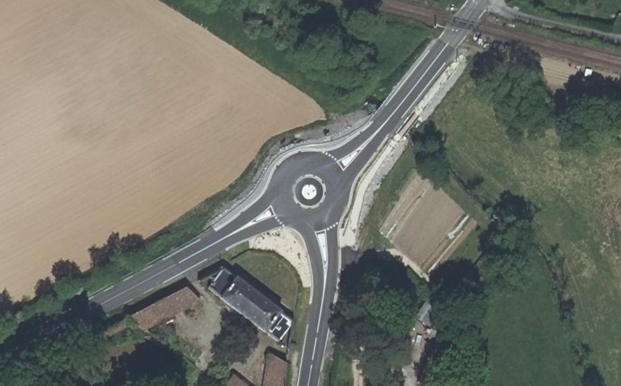 Vue aérienne du Rond-point anonyme n°1327469751