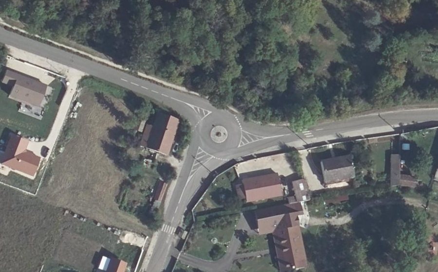 Vue aérienne du Rond-point anonyme n°1327575742