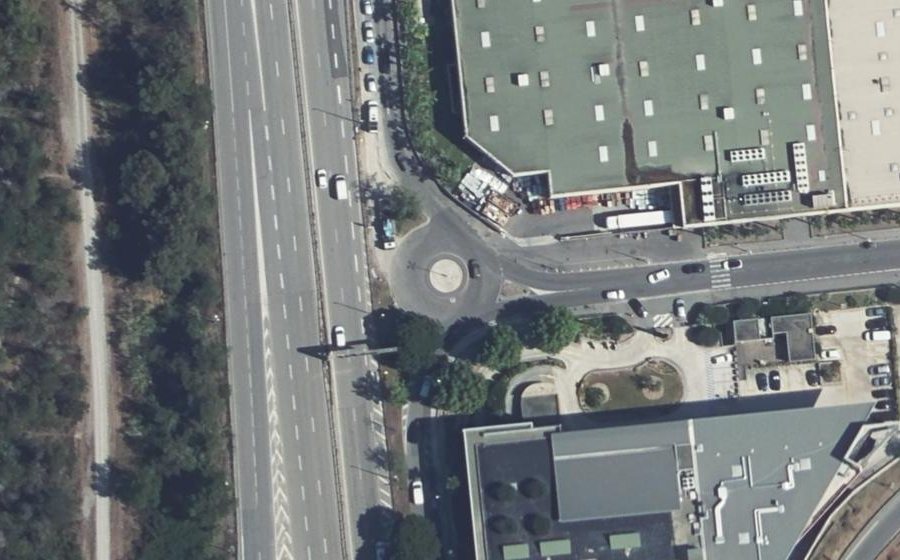 Vue aérienne du Rond-point anonyme n°132760994
