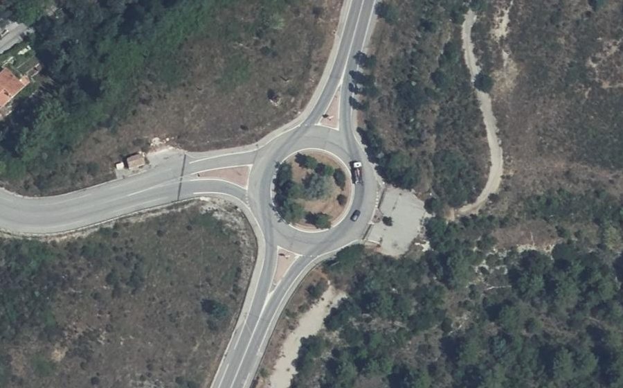 Vue aérienne du Rond-point anonyme n°132760996