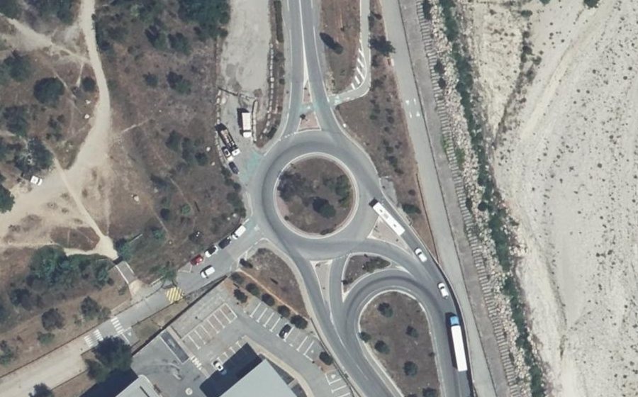 Vue aérienne du Rond-point anonyme n°132760997