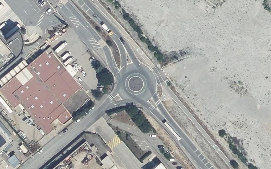 Vue aérienne du Rond-point anonyme n°132760999