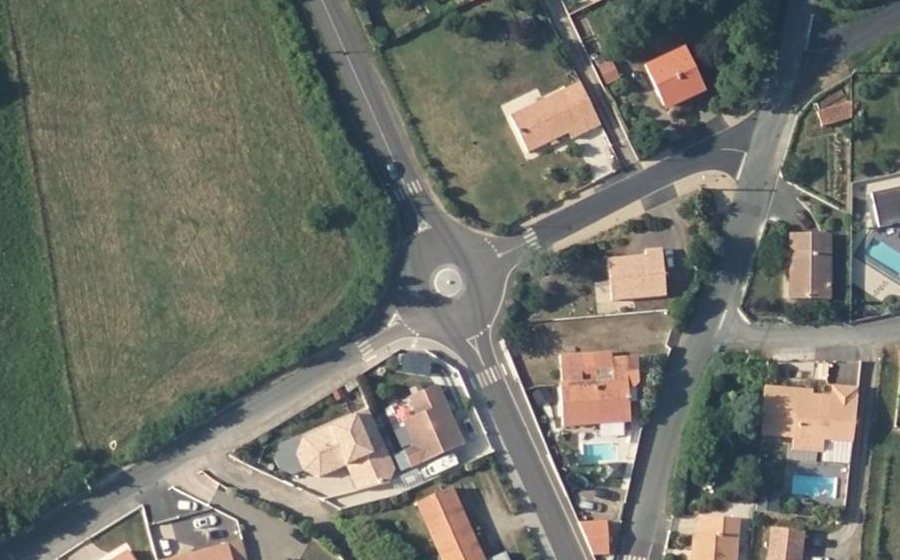Vue aérienne du Rond-point anonyme n°1327803704