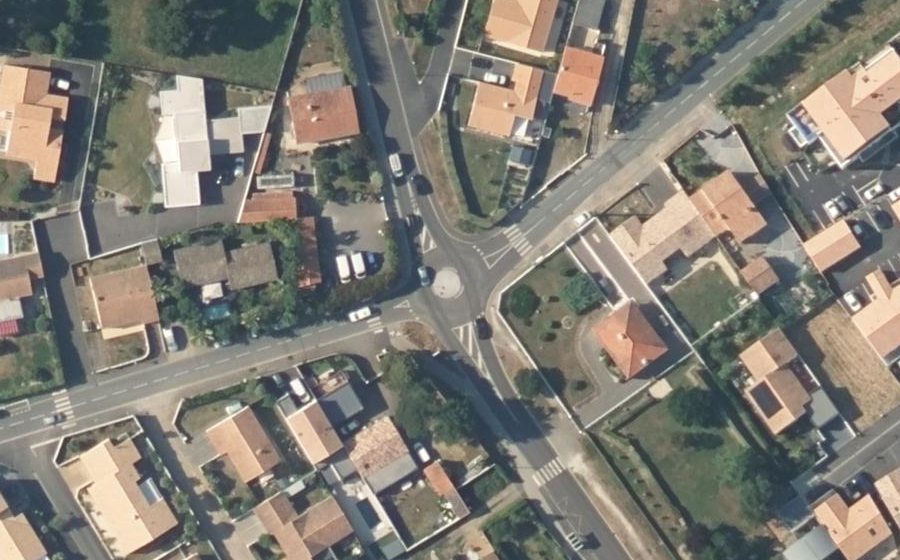 Vue aérienne du Rond-point anonyme n°1327803705
