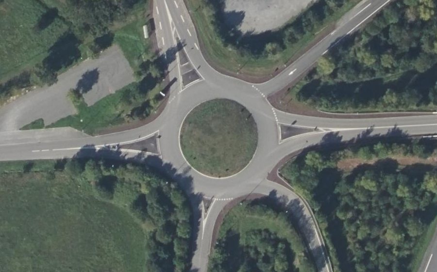 Vue aérienne du Rond-point anonyme n°1327867661