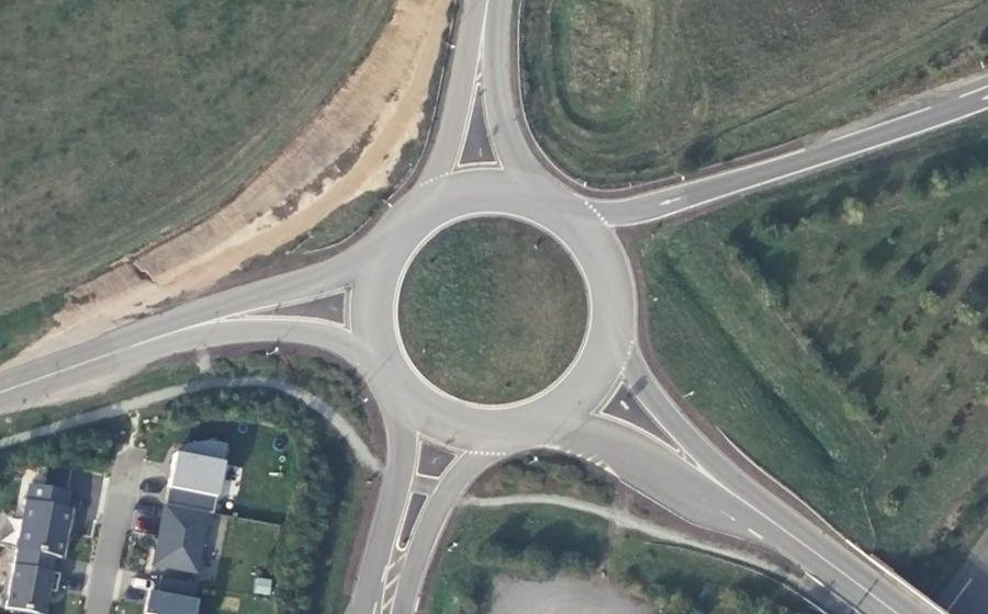 Vue aérienne du Rond-point anonyme n°1327867668