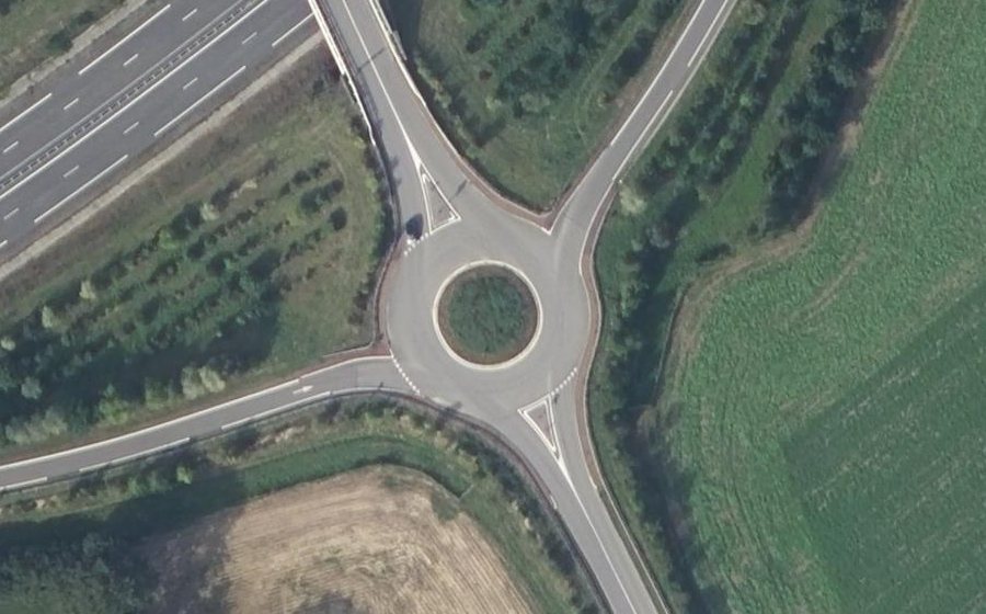 Vue aérienne du Rond-point anonyme n°1327867678