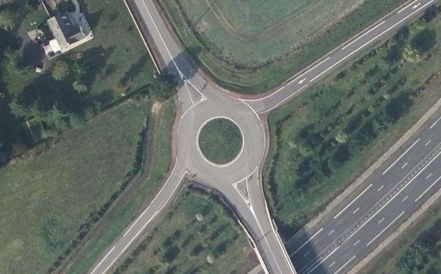 Vue aérienne du Rond-point anonyme n°1327867682