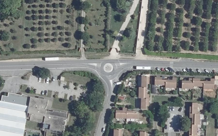 Vue aérienne du Rond-point anonyme n°1328090100