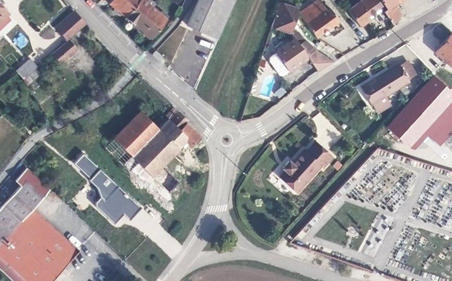 Vue aérienne du Rond-point anonyme n°132814280