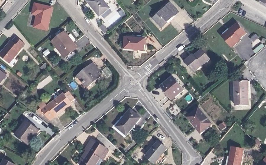 Vue aérienne du Rond-point anonyme n°132814283