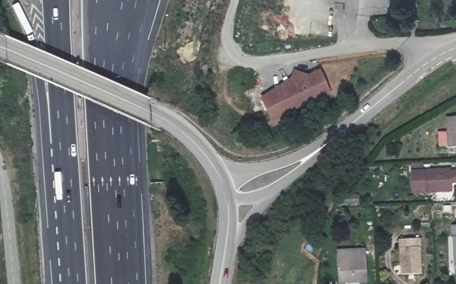 Vue aérienne du Rond-point anonyme n°1328157911