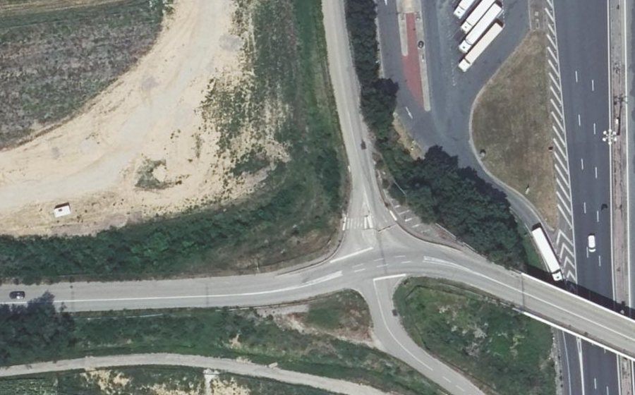 Vue aérienne du Rond-point anonyme n°1328157917