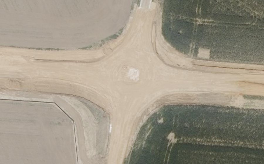 Vue aérienne du Rond-point anonyme n°1328165154