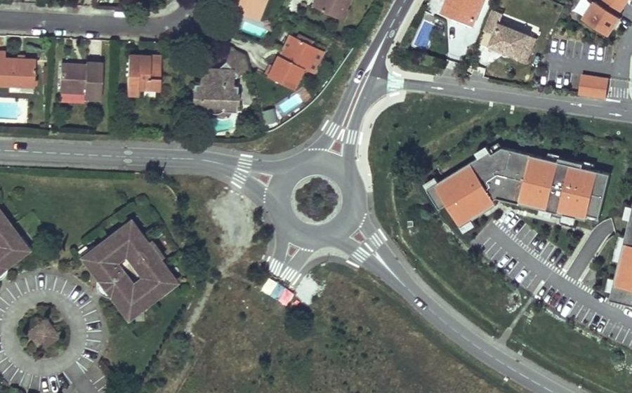Vue aérienne du Rond-point anonyme n°1328231073