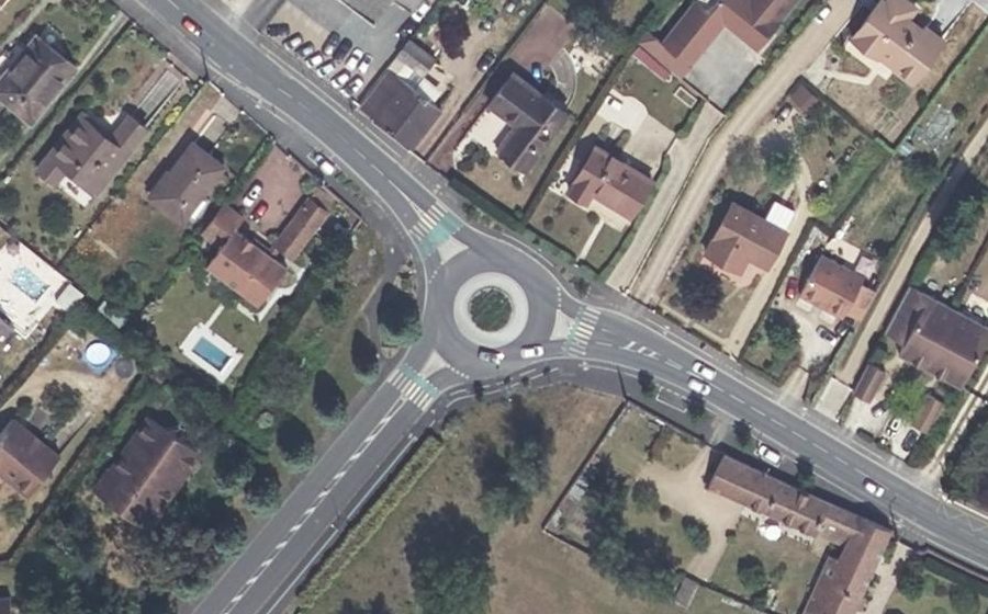 Vue aérienne du Rond-point anonyme n°1328237908