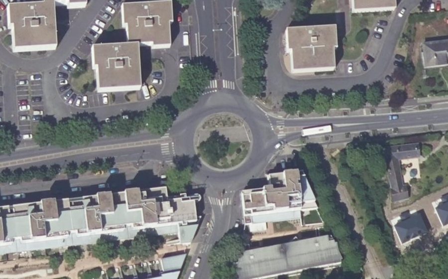 Vue aérienne du Rond-point anonyme n°1328240872