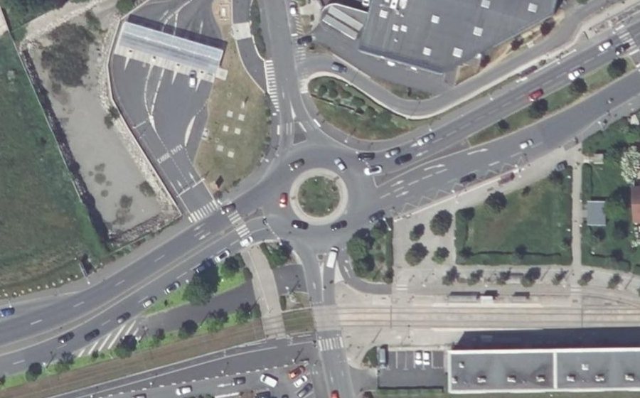Vue aérienne du Rond-point anonyme n°1328241403