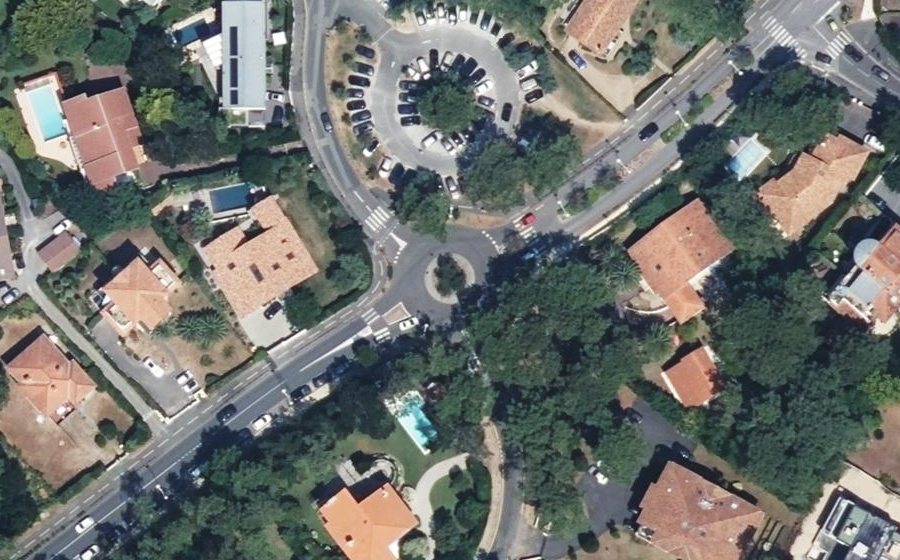 Vue aérienne du Rond-point anonyme n°1328465560