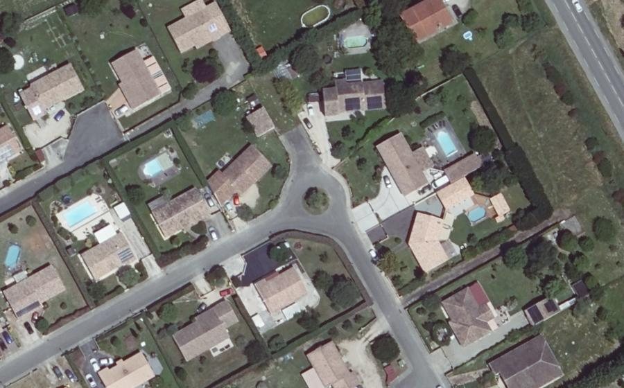 Vue aérienne du Rond-point anonyme n°132848706