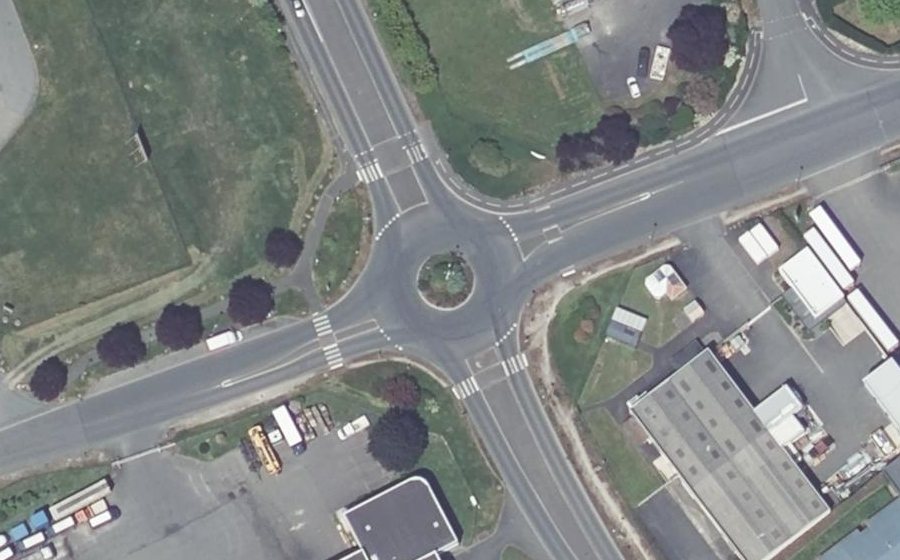 Vue aérienne du Rond-point anonyme n°1328512233
