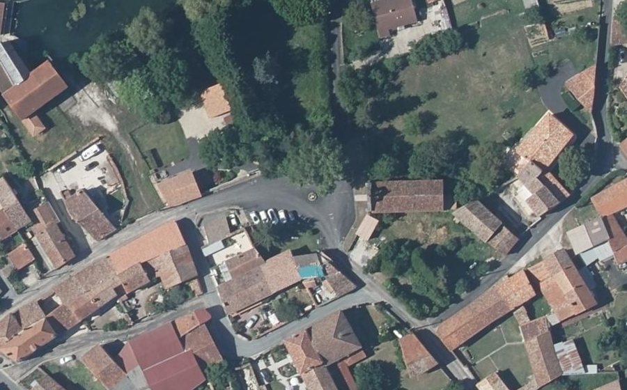 Vue aérienne du Rond-point anonyme n°1328794812