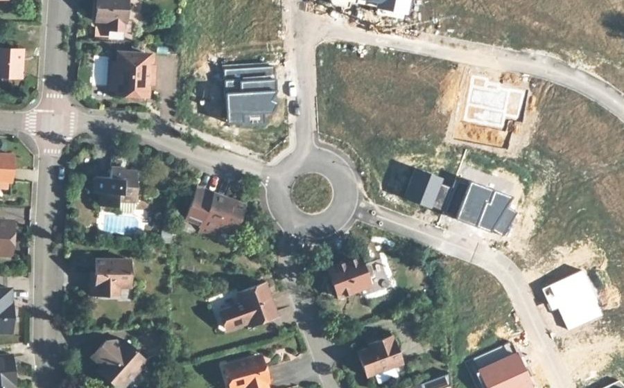Vue aérienne du Rond-point anonyme n°1329009912