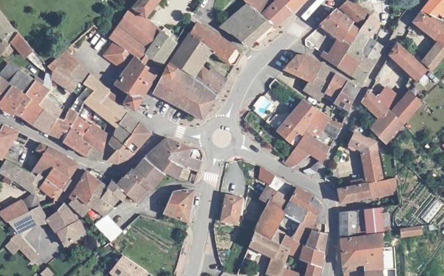 Vue aérienne du Rond-point anonyme n°132913738