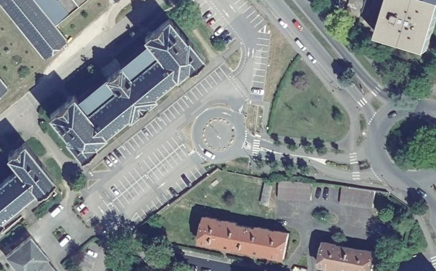 Vue aérienne du Rond-point anonyme n°1329208865