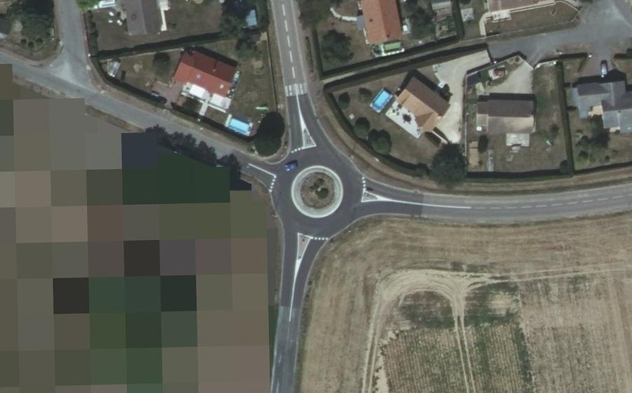 Vue aérienne du Rond-point anonyme n°132923028