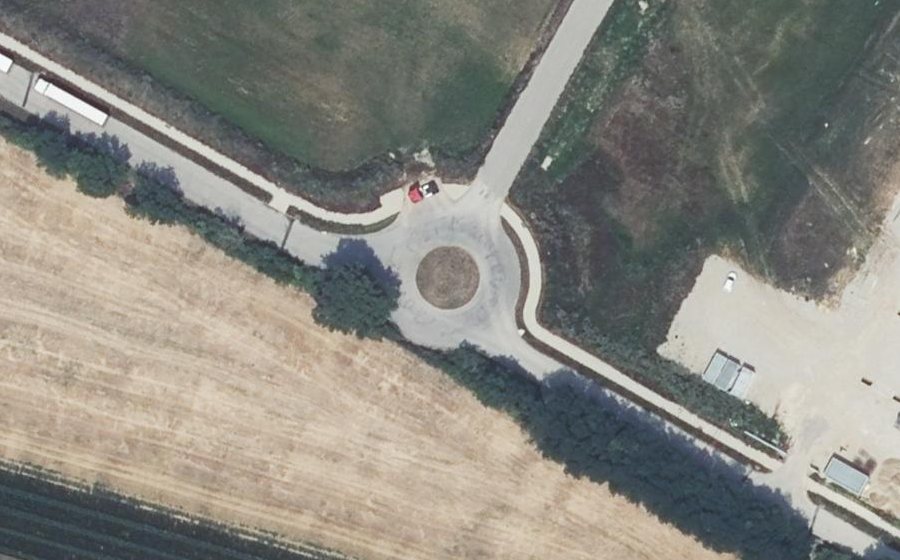 Vue aérienne du Rond-point anonyme n°1329351217