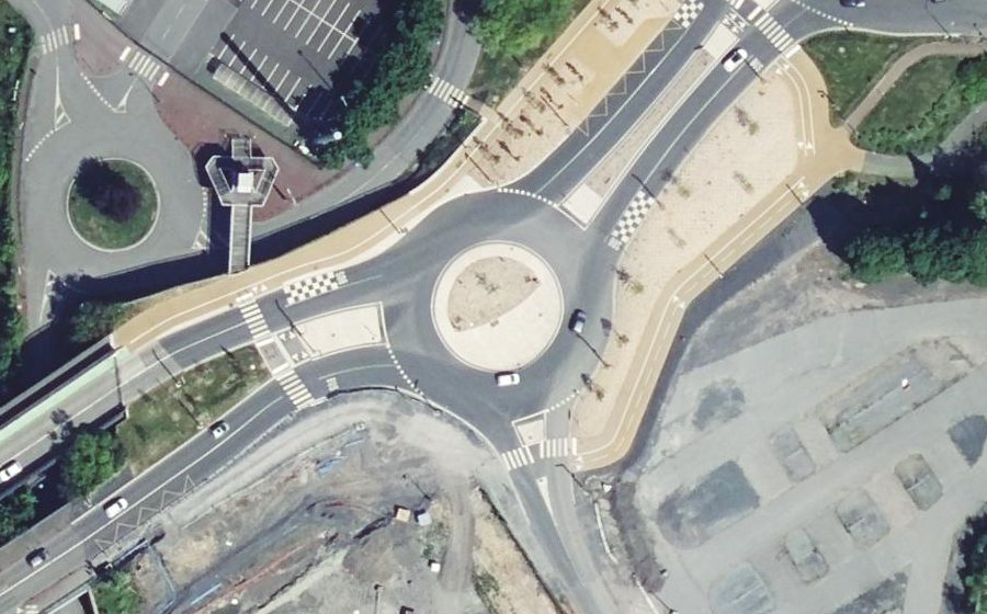 Vue aérienne du Rond-point anonyme n°1329671703