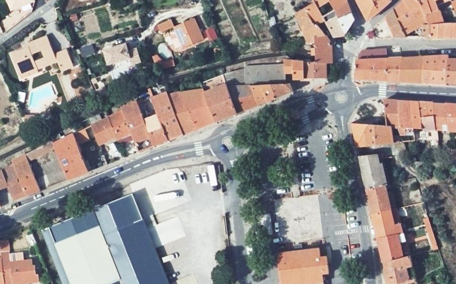 Vue aérienne du Rond-point anonyme n°132967673