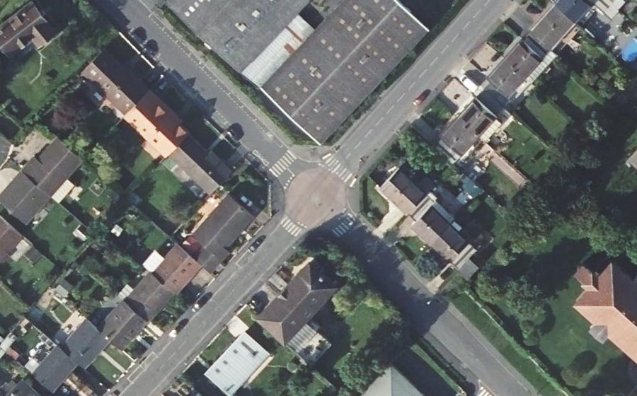 Vue aérienne du Rond-point anonyme n°133000473