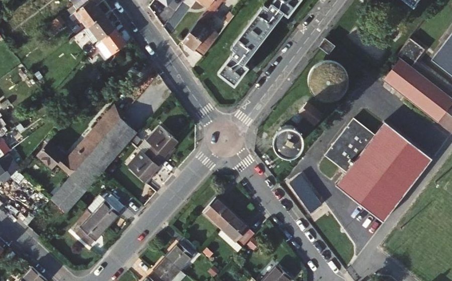 Vue aérienne du Rond-point anonyme n°133033635
