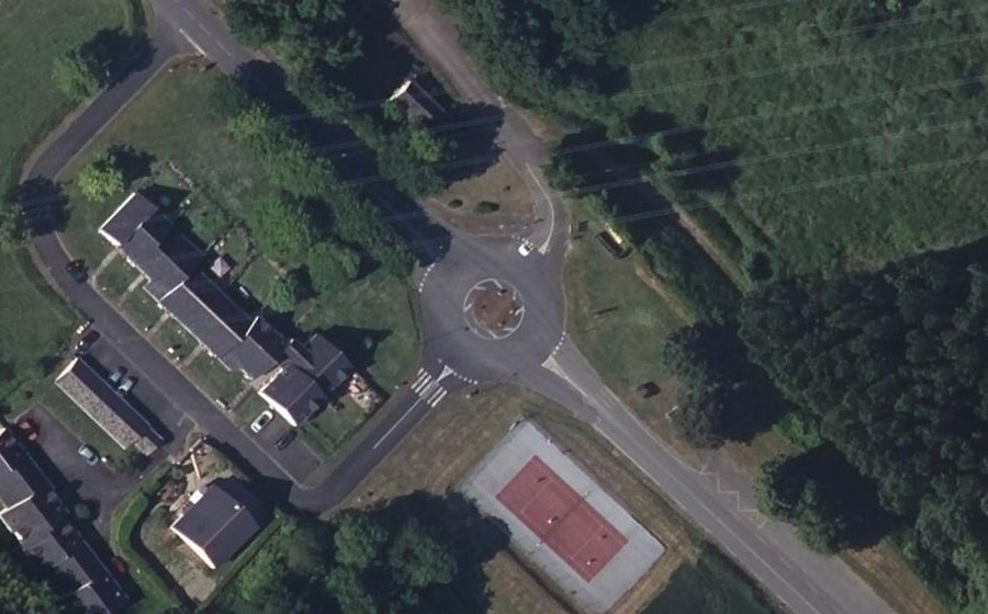 Vue aérienne du Rond-point anonyme n°133047112