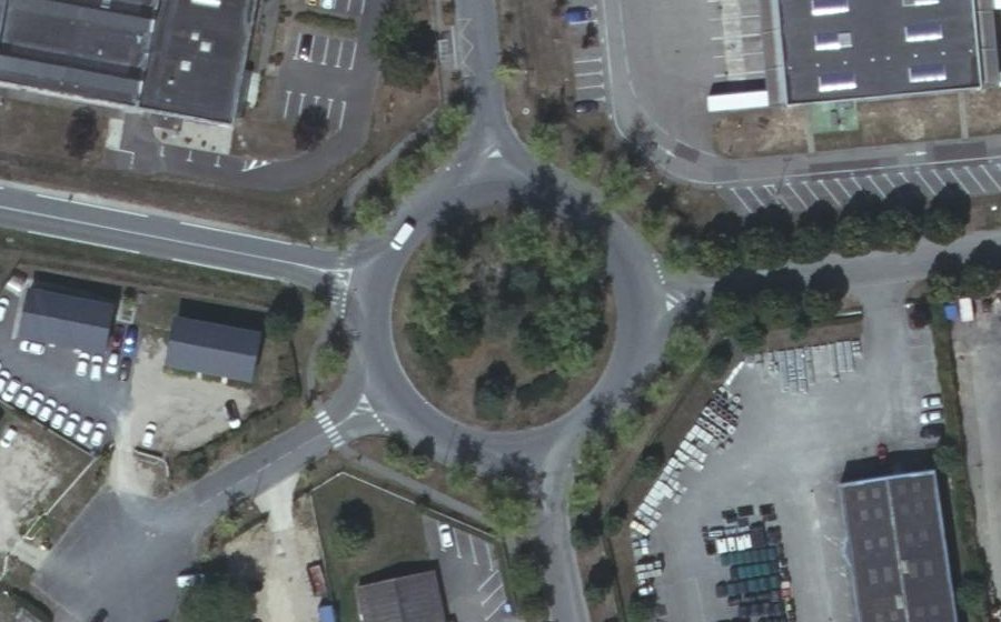 Vue aérienne du Rond-point anonyme n°133061831
