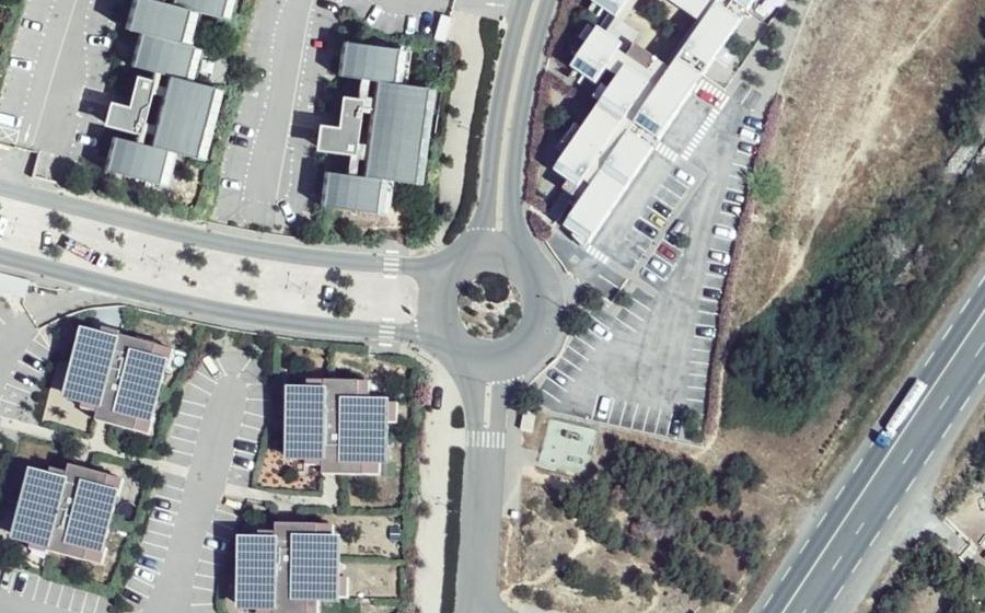 Vue aérienne du Rond-point anonyme n°133126453