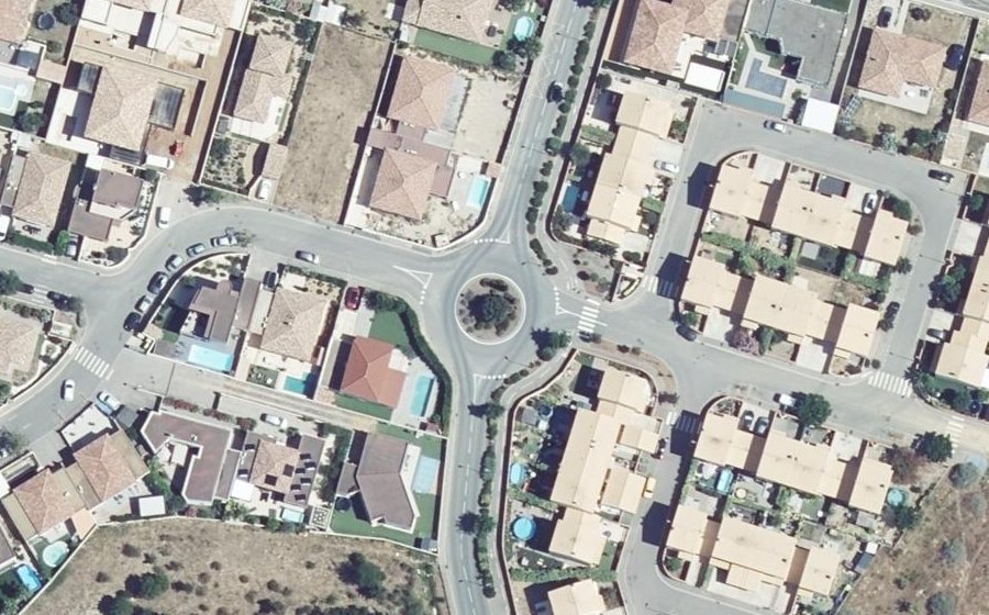 Vue aérienne du Rond-point anonyme n°133129705
