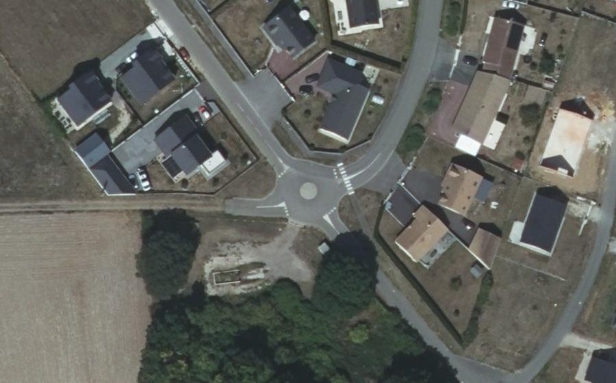 Vue aérienne du Rond-point anonyme n°133143501