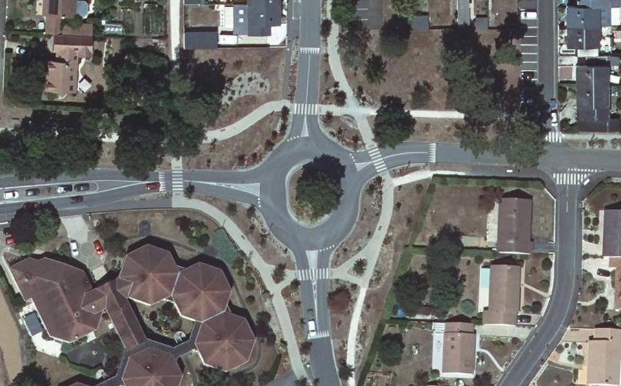 Vue aérienne du Rond-point anonyme n°1331562664