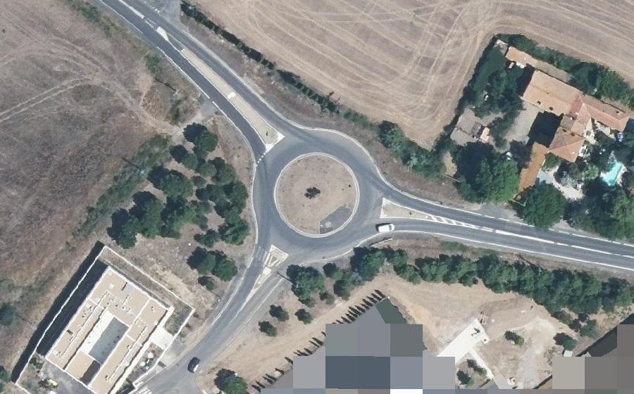 Vue aérienne du Rond-point anonyme n°133158988